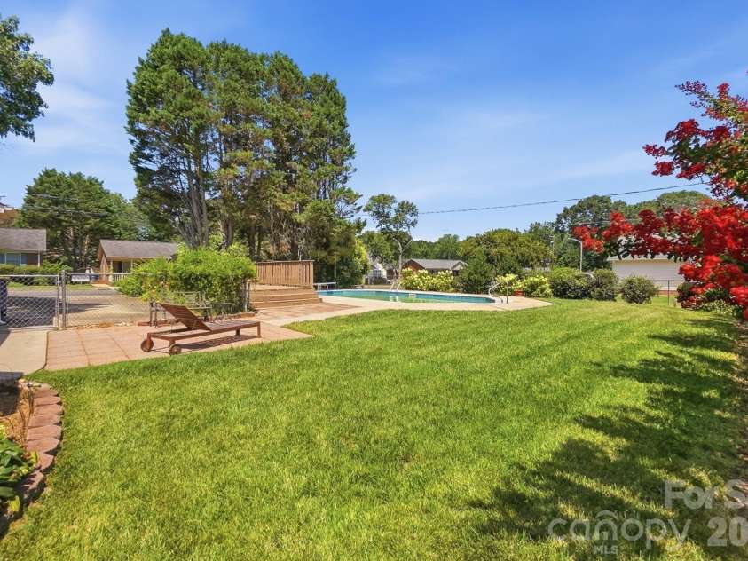 2101 Palm Lane, Belmont, NC 28012.  MLS# CAR4400010, YatesRealty ID 35450. 