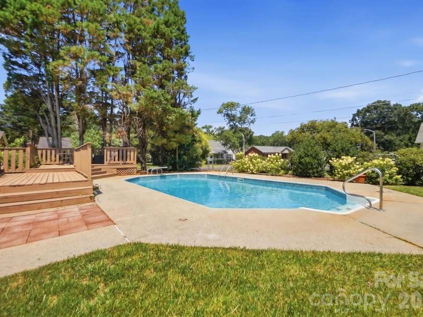 2101 Palm Lane, Belmont, NC 28012.  MLS# CAR4400010, YatesRealty ID 35450. 
