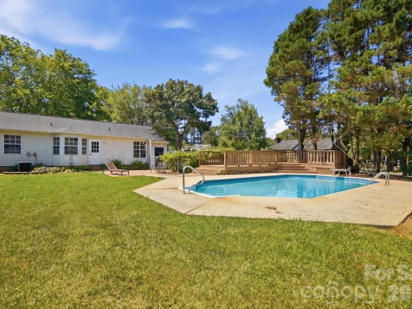 2101 Palm Lane, Belmont, NC 28012.  MLS# CAR4400010, YatesRealty ID 35450. 