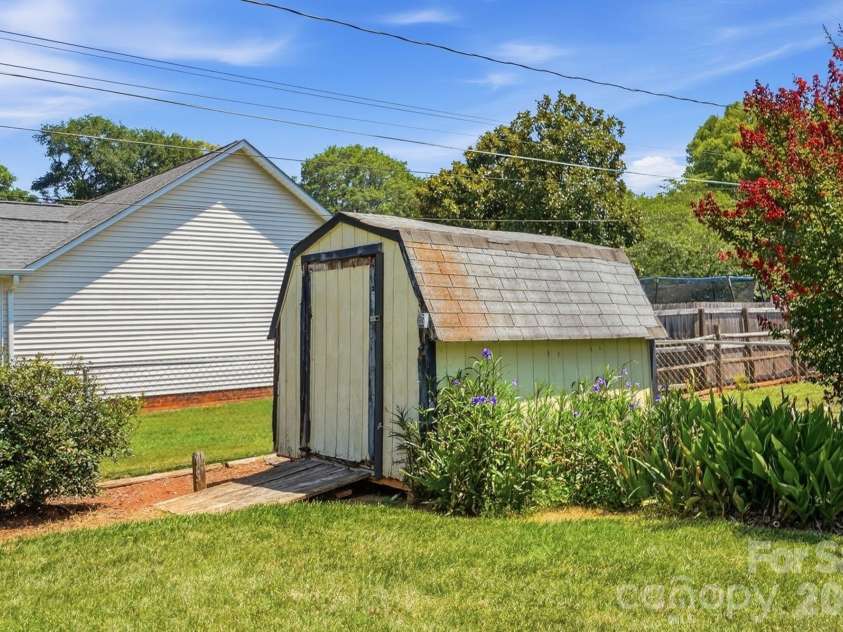 2101 Palm Lane, Belmont, NC 28012.  MLS# CAR4400010, YatesRealty ID 35450. 