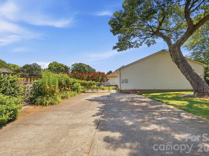 2101 Palm Lane, Belmont, NC 28012.  MLS# CAR4400010, YatesRealty ID 35450. 