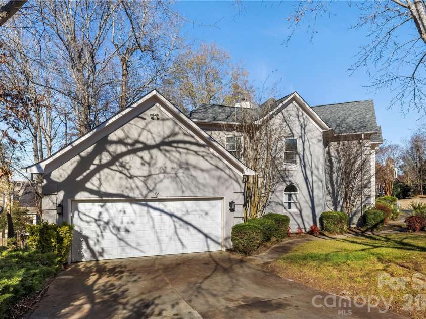 16300 Autumn Creek Court, Charlotte, NC 28278.  MLS# CAR4331856, YatesRealty ID 35451. 