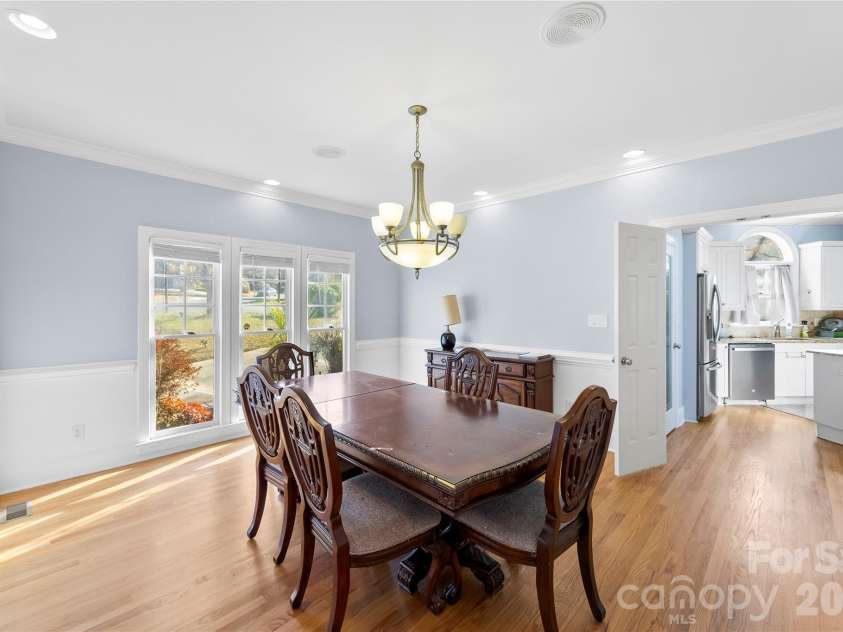 16300 Autumn Creek Court, Charlotte, NC 28278.  MLS# CAR4331856, YatesRealty ID 35451. 