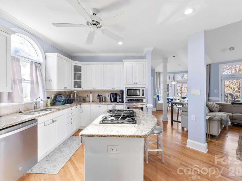 16300 Autumn Creek Court, Charlotte, NC 28278.  MLS# CAR4331856, YatesRealty ID 35451. 