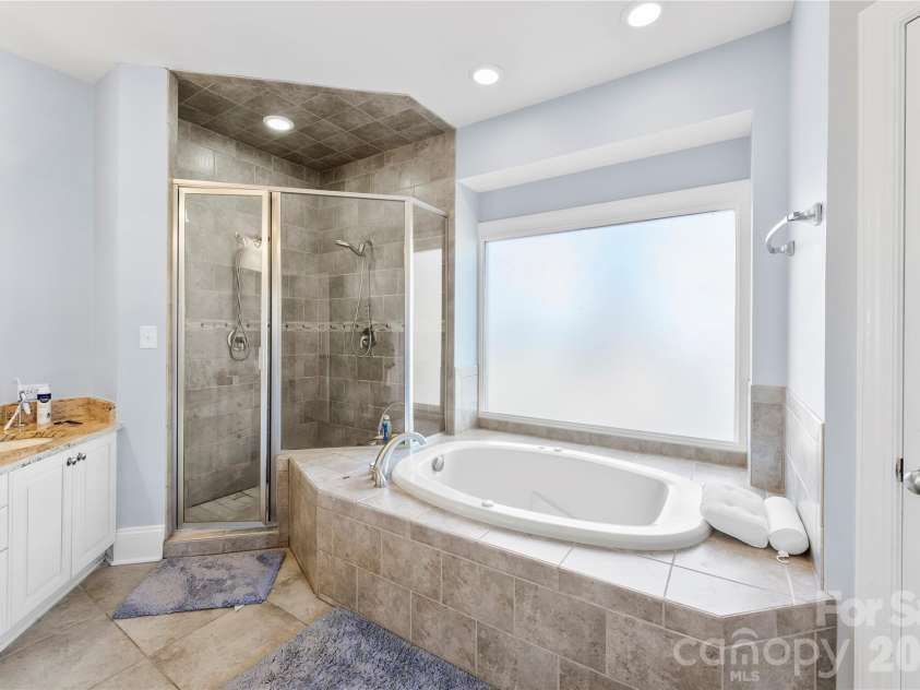 16300 Autumn Creek Court, Charlotte, NC 28278.  MLS# CAR4331856, YatesRealty ID 35451. 