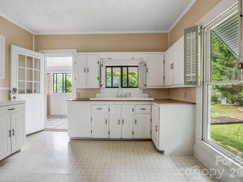 82 Hill Street, Hot Springs, NC 28743.  MLS# CAR4400452, YatesRealty ID 35452. 