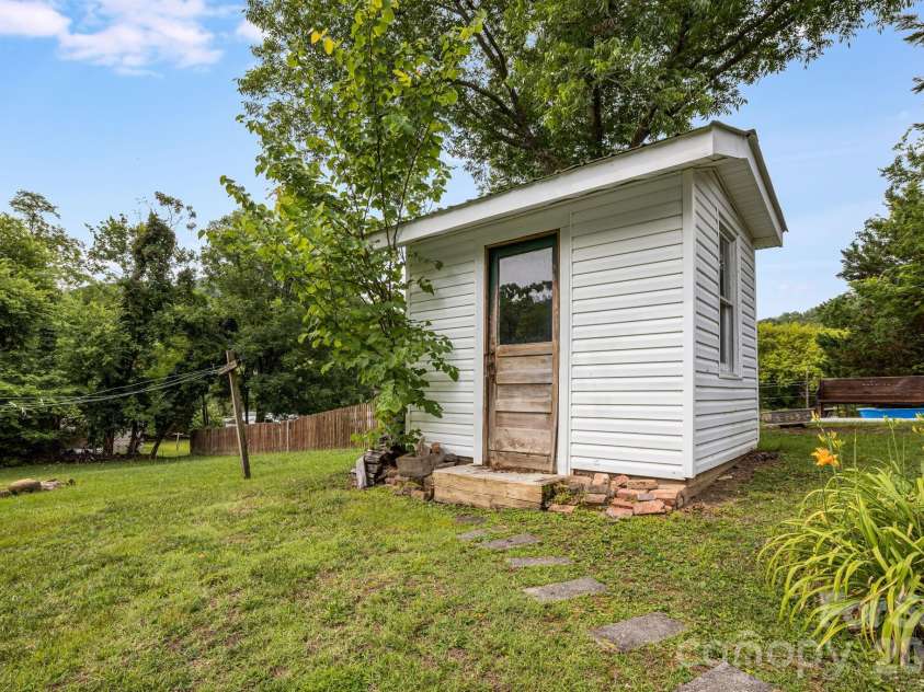 82 Hill Street, Hot Springs, NC 28743.  MLS# CAR4400452, YatesRealty ID 35452. 