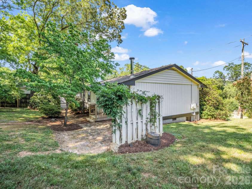 16 Main Street, Asheville, NC 28803.  MLS# CAR4399925, YatesRealty ID 35453. 