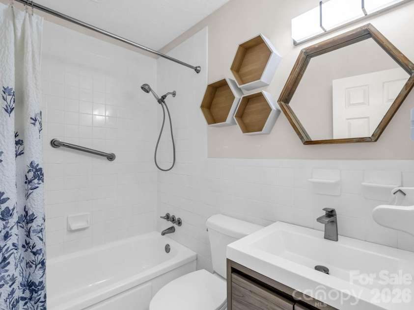 16 Main Street, Asheville, NC 28803.  MLS# CAR4399925, YatesRealty ID 35453. Nicely updated full bath