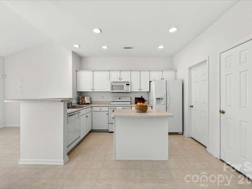 6222 Professional Boulevard, Harrisburg, NC 28075.  MLS# CAR4390817, YatesRealty ID 35454. 