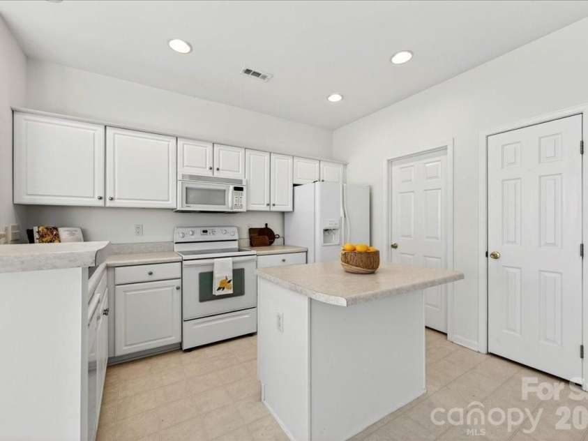 6222 Professional Boulevard, Harrisburg, NC 28075.  MLS# CAR4390817, YatesRealty ID 35454. 