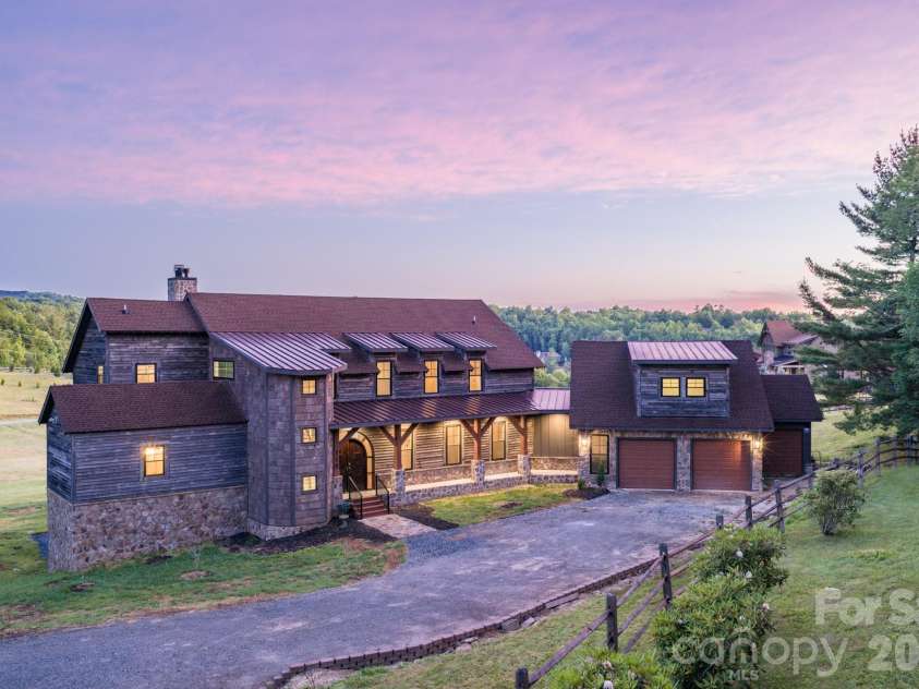 119 Summer Drive, Blowing Rock, NC 28605.  MLS# CAR4399507, YatesRealty ID 35455. 