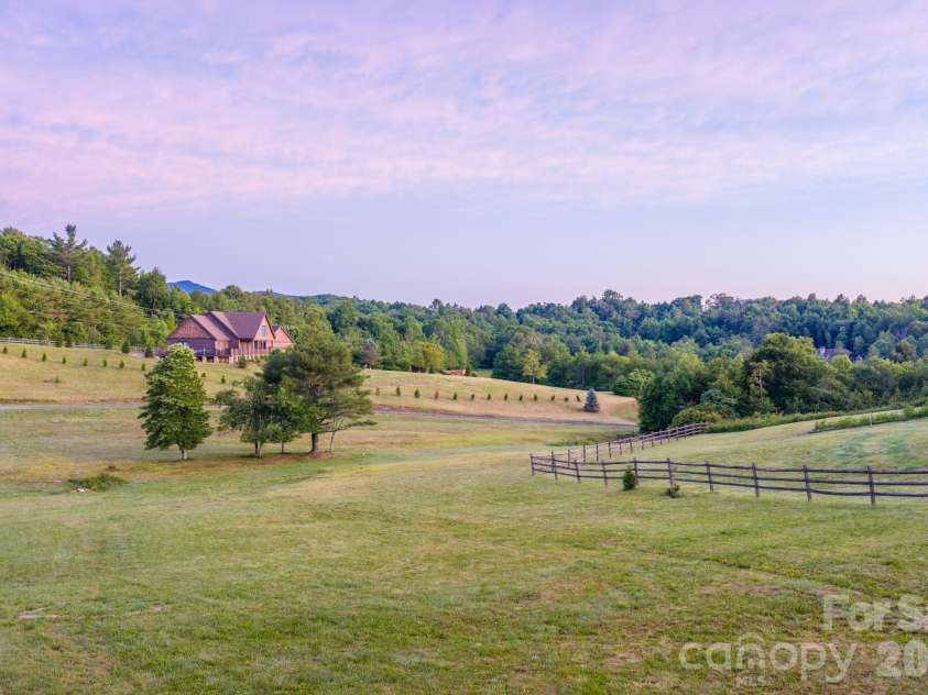119 Summer Drive, Blowing Rock, NC 28605.  MLS# CAR4399507, YatesRealty ID 35455. 