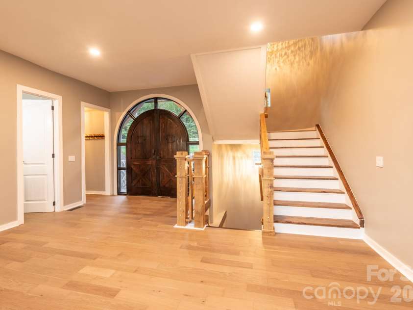 119 Summer Drive, Blowing Rock, NC 28605.  MLS# CAR4399507, YatesRealty ID 35455. 