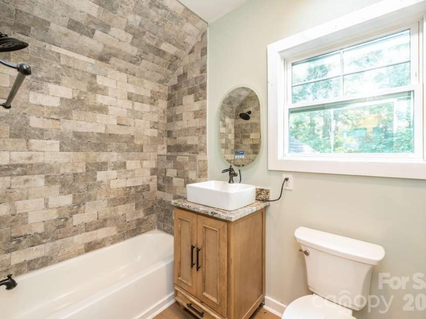 119 Summer Drive, Blowing Rock, NC 28605.  MLS# CAR4399507, YatesRealty ID 35455. 