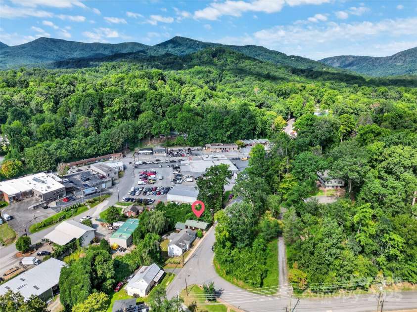 160 Howard Street, Tryon, NC 28782.  MLS# CAR4297948, YatesRealty ID 35456. Proximity to DT Tryon