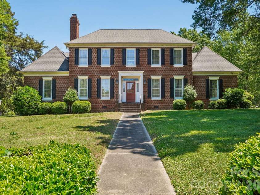 2231 Richardson Drive, Charlotte, NC 28211.  MLS# CAR4382056, YatesRealty ID 35456. 