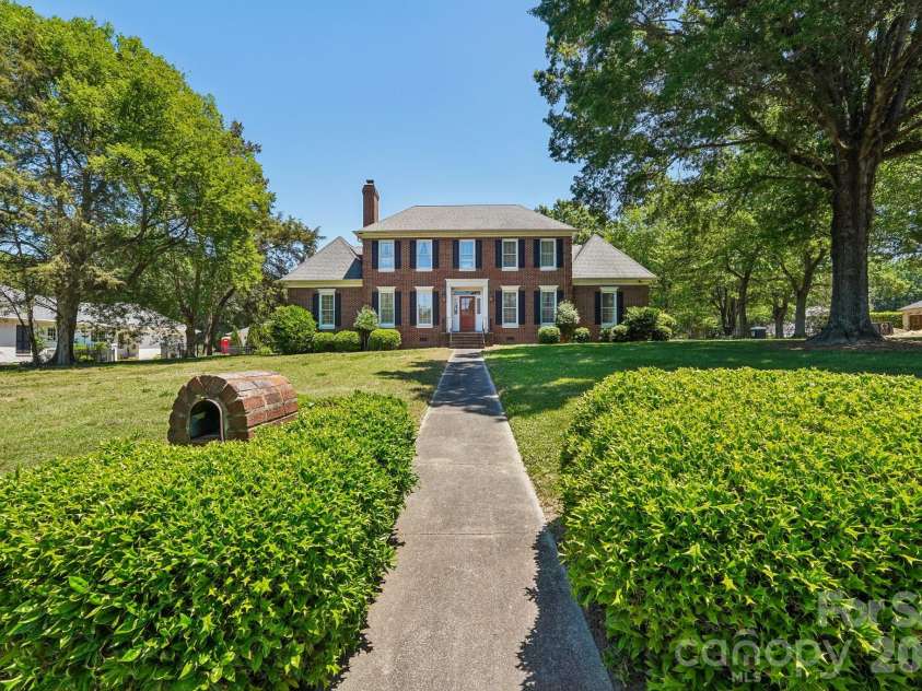 2231 Richardson Drive, Charlotte, NC 28211.  MLS# CAR4382056, YatesRealty ID 35456. 