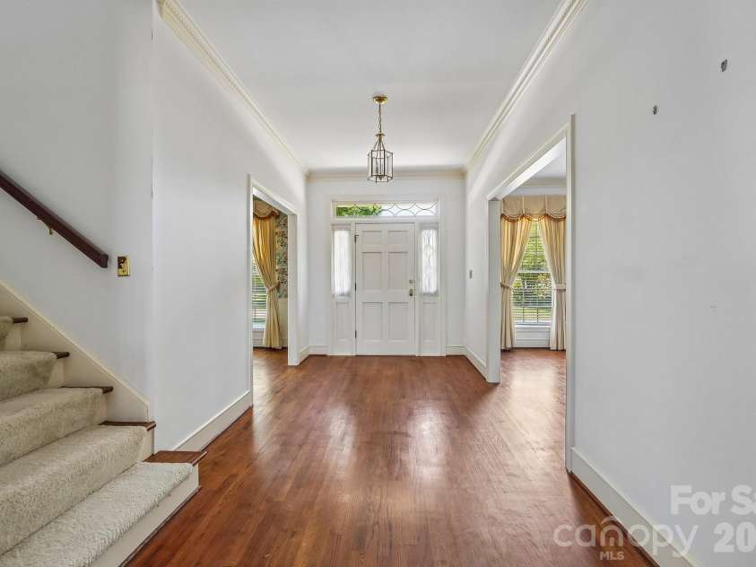 2231 Richardson Drive, Charlotte, NC 28211.  MLS# CAR4382056, YatesRealty ID 35456. 