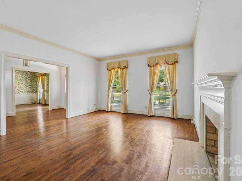 2231 Richardson Drive, Charlotte, NC 28211.  MLS# CAR4382056, YatesRealty ID 35456. 