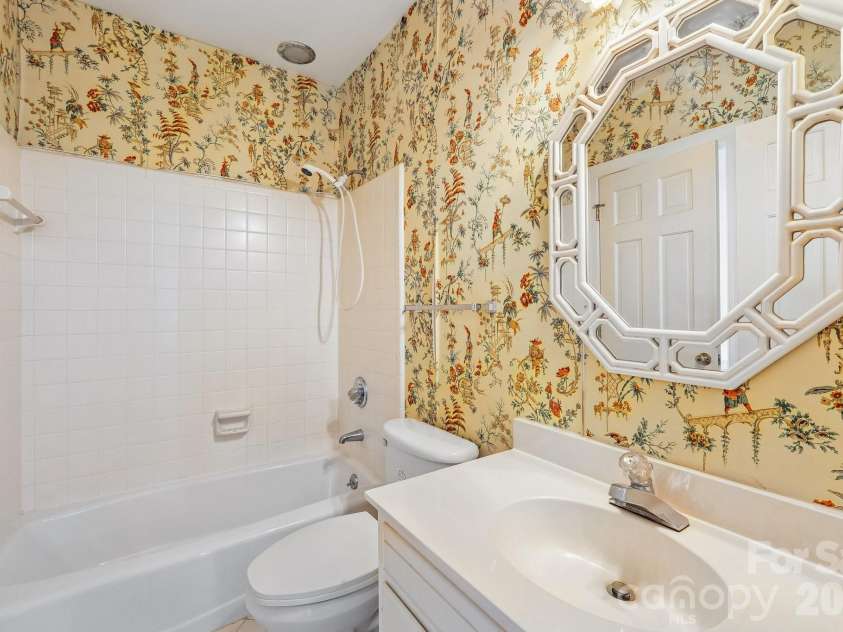 2231 Richardson Drive, Charlotte, NC 28211.  MLS# CAR4382056, YatesRealty ID 35456. 