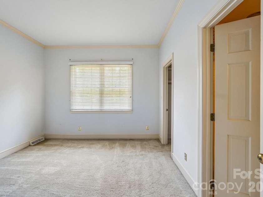 2231 Richardson Drive, Charlotte, NC 28211.  MLS# CAR4382056, YatesRealty ID 35456. 