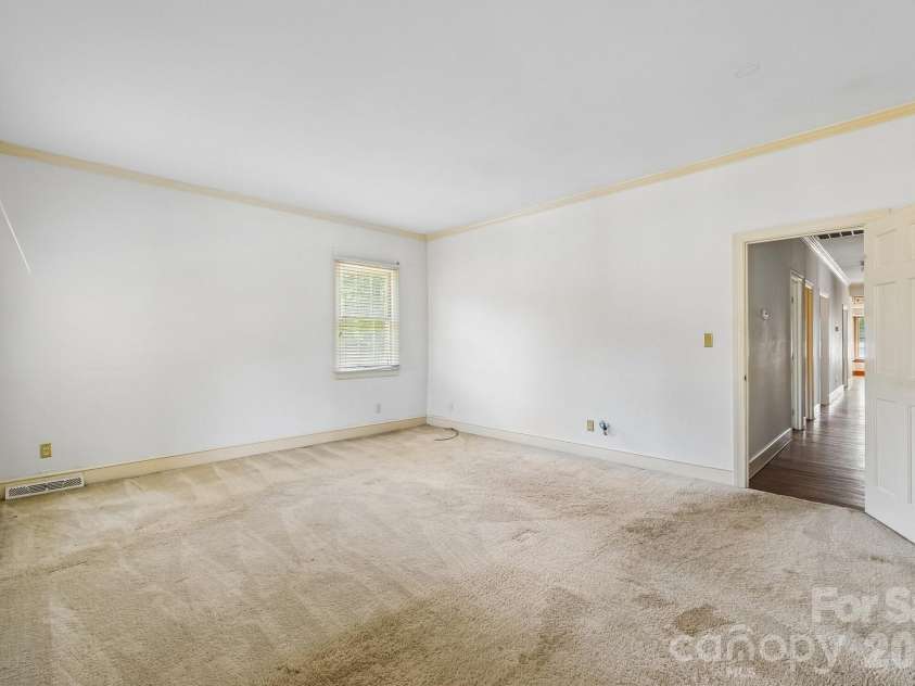 2231 Richardson Drive, Charlotte, NC 28211.  MLS# CAR4382056, YatesRealty ID 35456. 