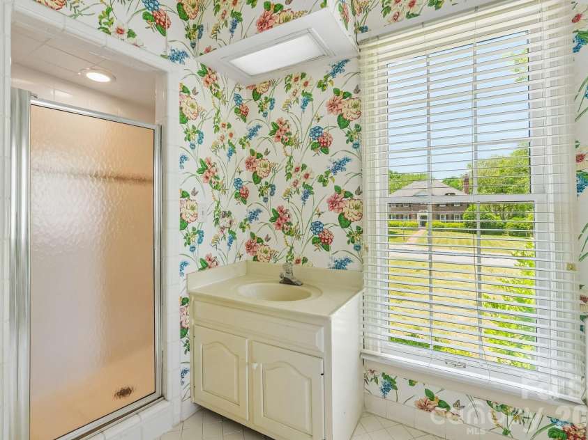 2231 Richardson Drive, Charlotte, NC 28211.  MLS# CAR4382056, YatesRealty ID 35456. 