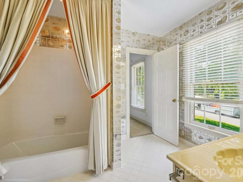 2231 Richardson Drive, Charlotte, NC 28211.  MLS# CAR4382056, YatesRealty ID 35456. 