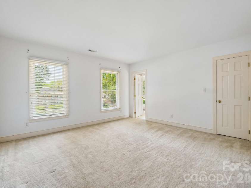 2231 Richardson Drive, Charlotte, NC 28211.  MLS# CAR4382056, YatesRealty ID 35456. 