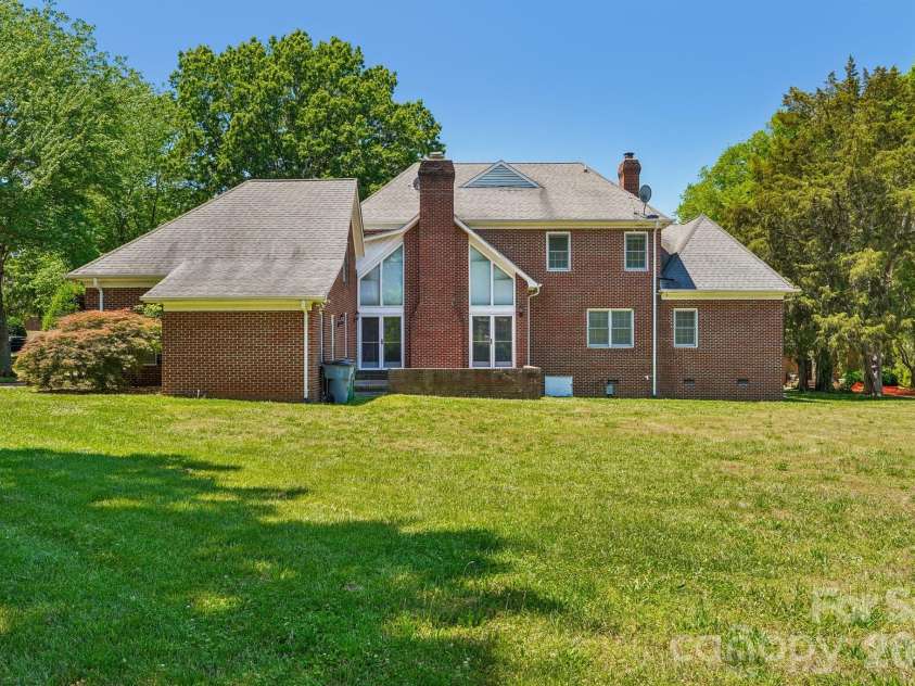 2231 Richardson Drive, Charlotte, NC 28211.  MLS# CAR4382056, YatesRealty ID 35456. 