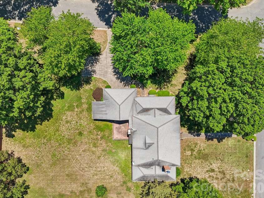 2231 Richardson Drive, Charlotte, NC 28211.  MLS# CAR4382056, YatesRealty ID 35456. 