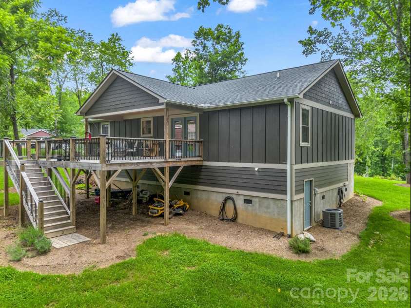 100 Walt Drive, Hendersonville, NC 28792.  MLS# CAR4391654, YatesRealty ID 35457. 