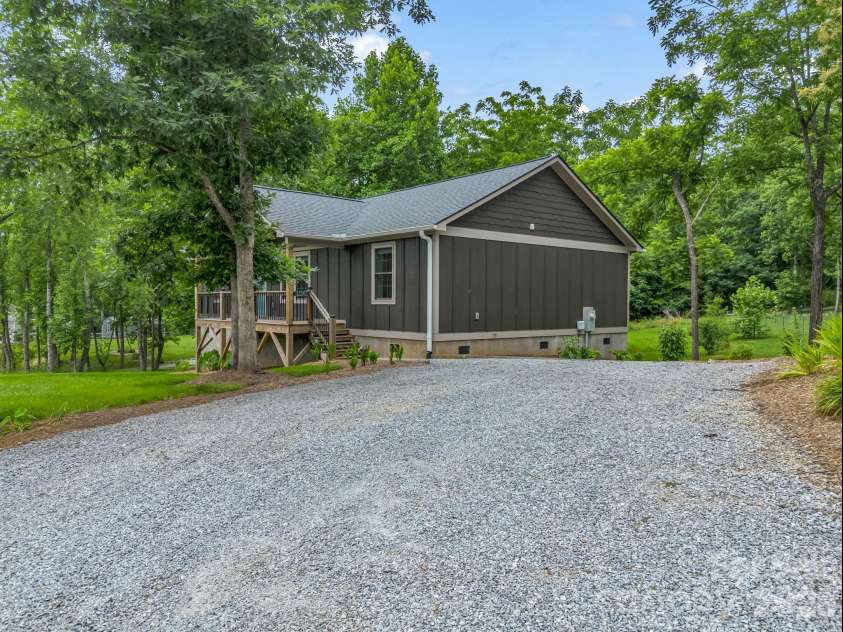 100 Walt Drive, Hendersonville, NC 28792.  MLS# CAR4391654, YatesRealty ID 35457. 
