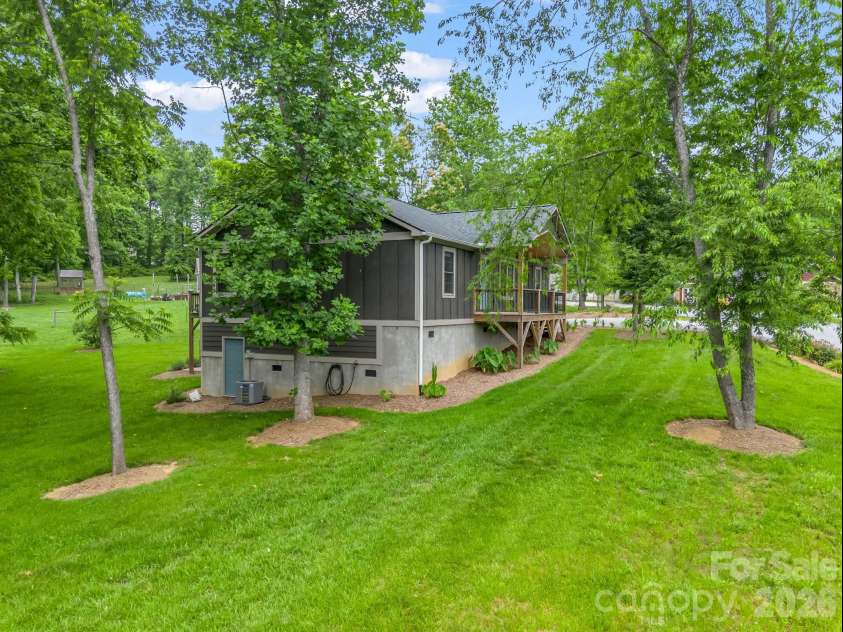 100 Walt Drive, Hendersonville, NC 28792.  MLS# CAR4391654, YatesRealty ID 35457. 