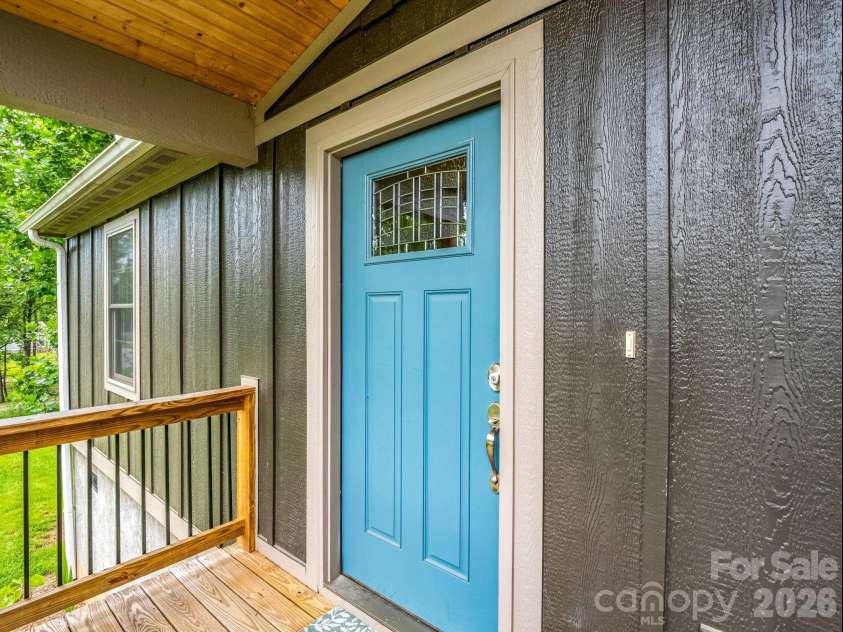 100 Walt Drive, Hendersonville, NC 28792.  MLS# CAR4391654, YatesRealty ID 35457. 