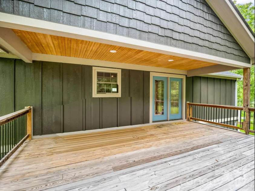 100 Walt Drive, Hendersonville, NC 28792.  MLS# CAR4391654, YatesRealty ID 35457. 