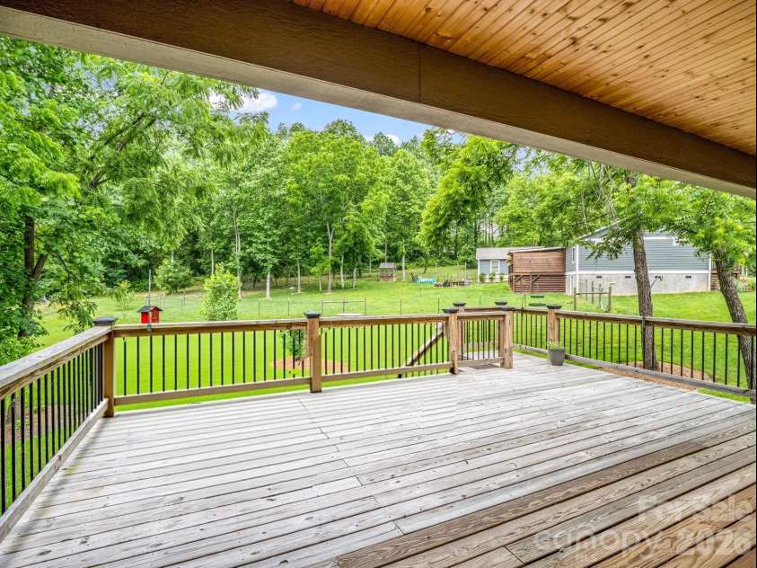 100 Walt Drive, Hendersonville, NC 28792.  MLS# CAR4391654, YatesRealty ID 35457. 
