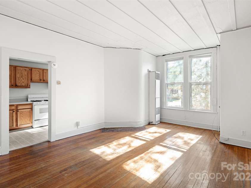 15 Grindstaff Drive, Asheville, NC 28803.  MLS# CAR4301849, YatesRealty ID 3546. 