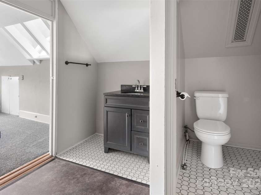 15 Grindstaff Drive, Asheville, NC 28803.  MLS# CAR4301849, YatesRealty ID 3546. 