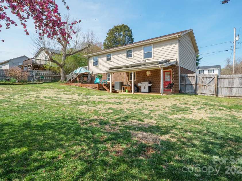 409 Cardinal Drive, Newton, NC 28658.  MLS# CAR4241098, YatesRealty ID 3546. 