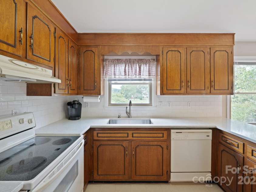 409 Cardinal Drive, Newton, NC 28658.  MLS# CAR4241098, YatesRealty ID 3546. 