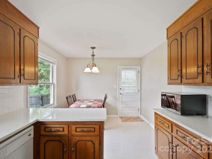 409 Cardinal Drive, Newton, NC 28658.  MLS# CAR4241098, YatesRealty ID 3546. 