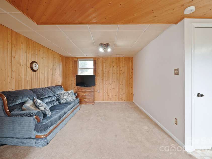 409 Cardinal Drive, Newton, NC 28658.  MLS# CAR4241098, YatesRealty ID 3546. 