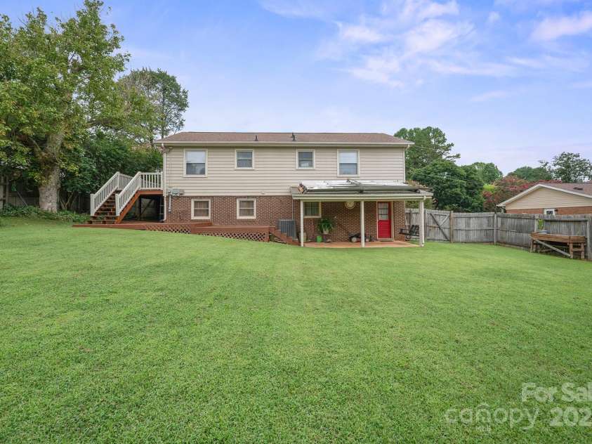 409 Cardinal Drive, Newton, NC 28658.  MLS# CAR4241098, YatesRealty ID 3546. 