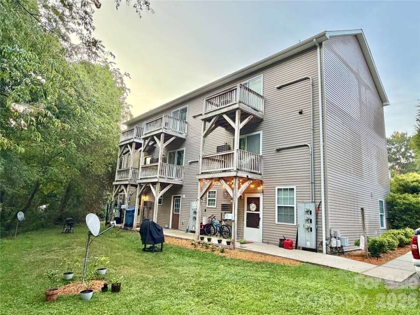 448 6th Street, Taylorsville, NC 28681.  MLS# CAR4401086, YatesRealty ID 35461. 