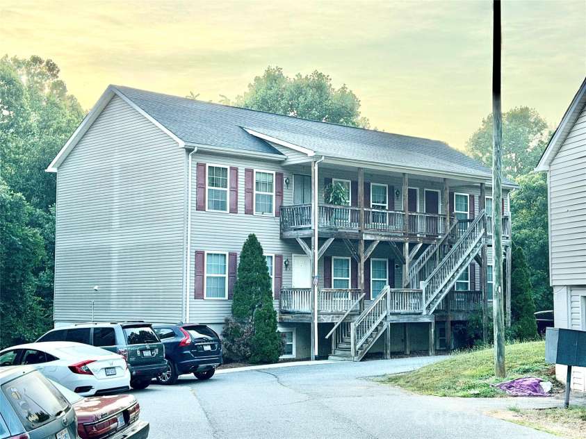448 6th Street, Taylorsville, NC 28681.  MLS# CAR4401086, YatesRealty ID 35461. 