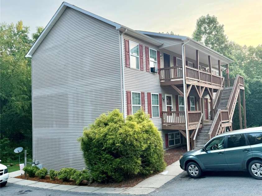 448 6th Street, Taylorsville, NC 28681.  MLS# CAR4401086, YatesRealty ID 35461. 