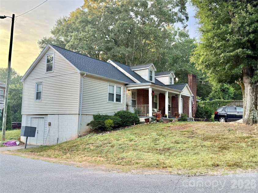 448 6th Street, Taylorsville, NC 28681.  MLS# CAR4401086, YatesRealty ID 35461. 