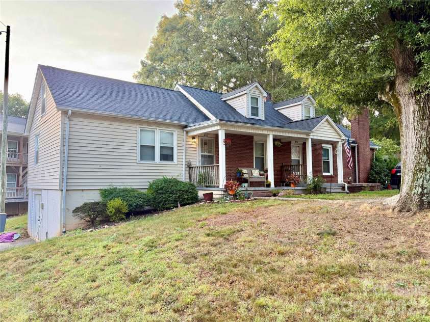 448 6th Street, Taylorsville, NC 28681.  MLS# CAR4401086, YatesRealty ID 35461. 